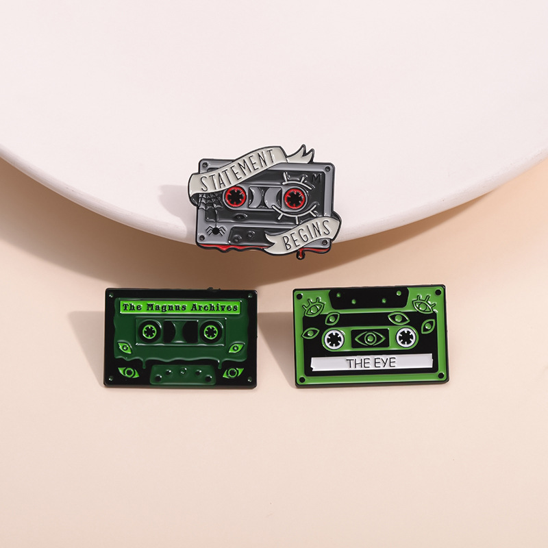 Vintage Music Tape Enamel Broo - огляд і ціна Vintage Vibes Fashion