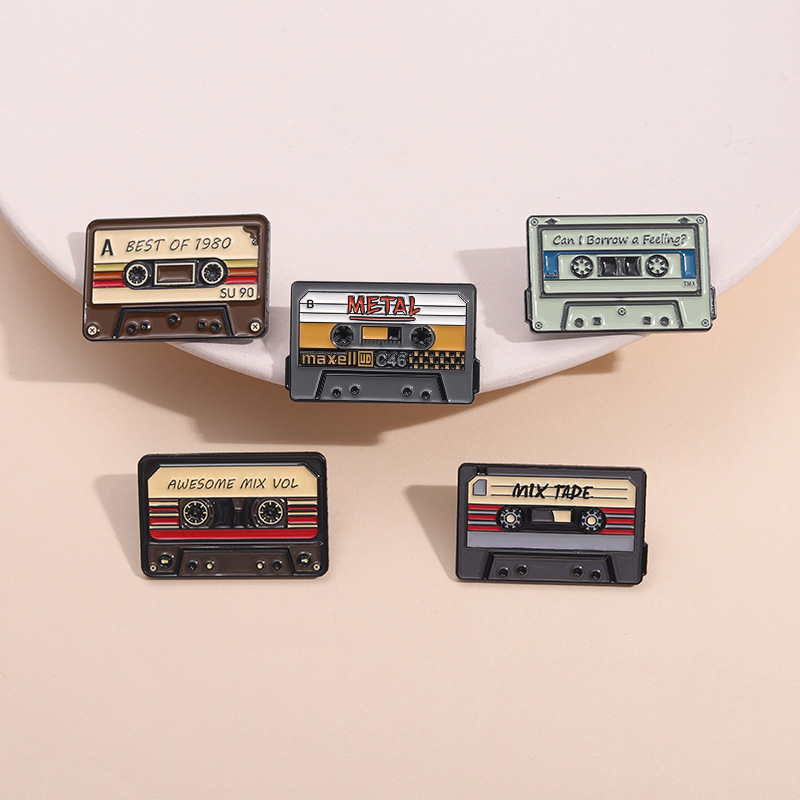 Vintage Music Tape Enamel Broo - огляд і ціна Vintage Vibes Fashion