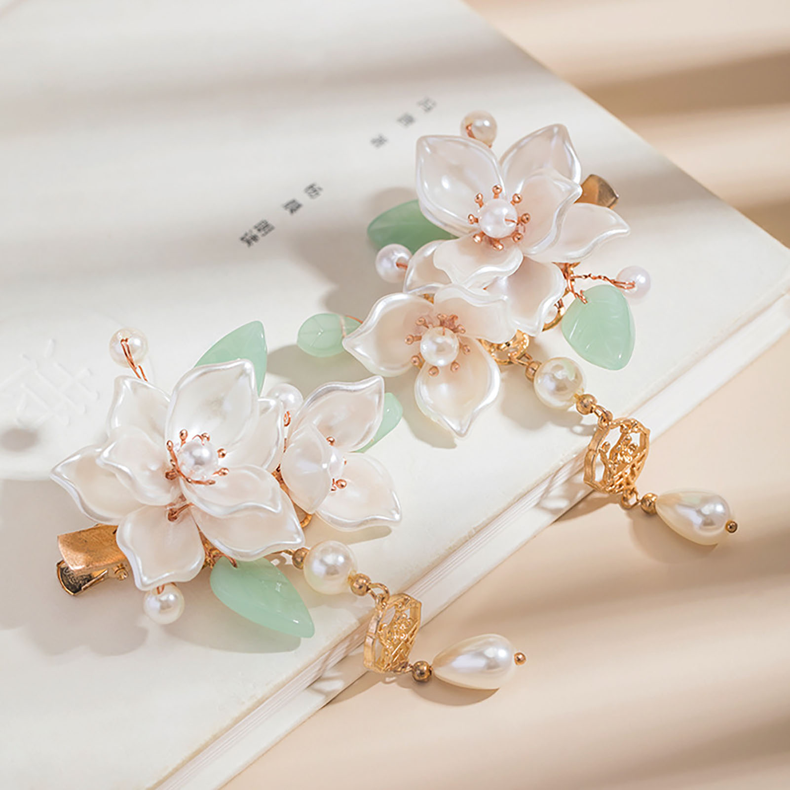 Vintage Camellia Hair Clip Ele - огляд і ціна Vintage Fashion Guild